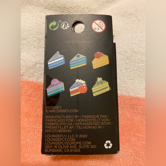Loungefly Disney Princess Slice of cake mystery pin blind box
(OPENED) - Picture 5 of 6